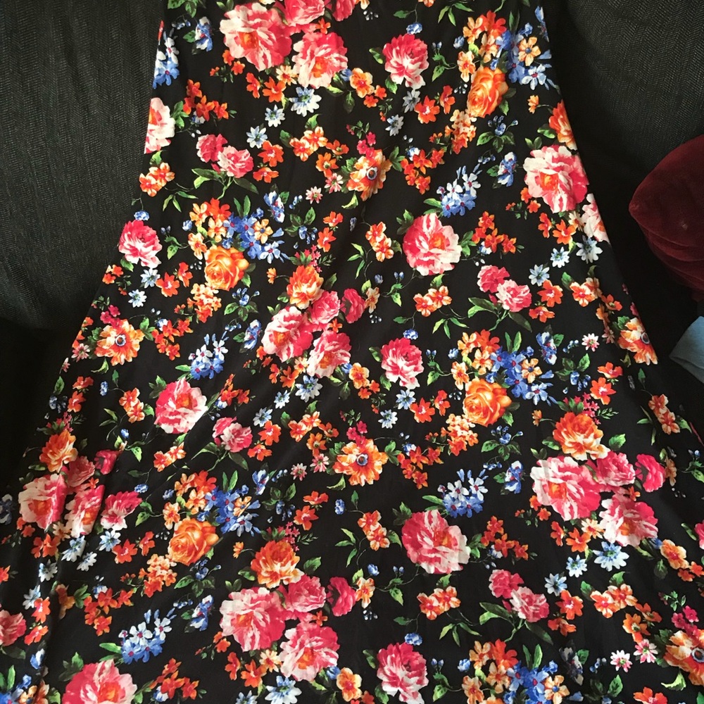 LulaRoe! Maxi skirt in floral and black